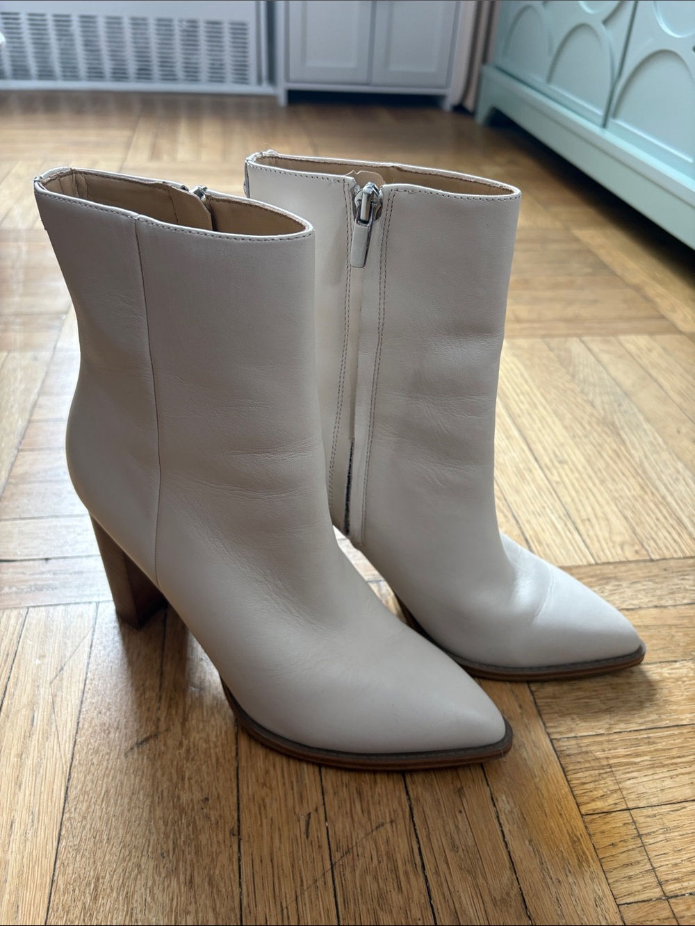 Nine West Women's Cream Leather Pointed-Toe Ankle Booties size 7 medium